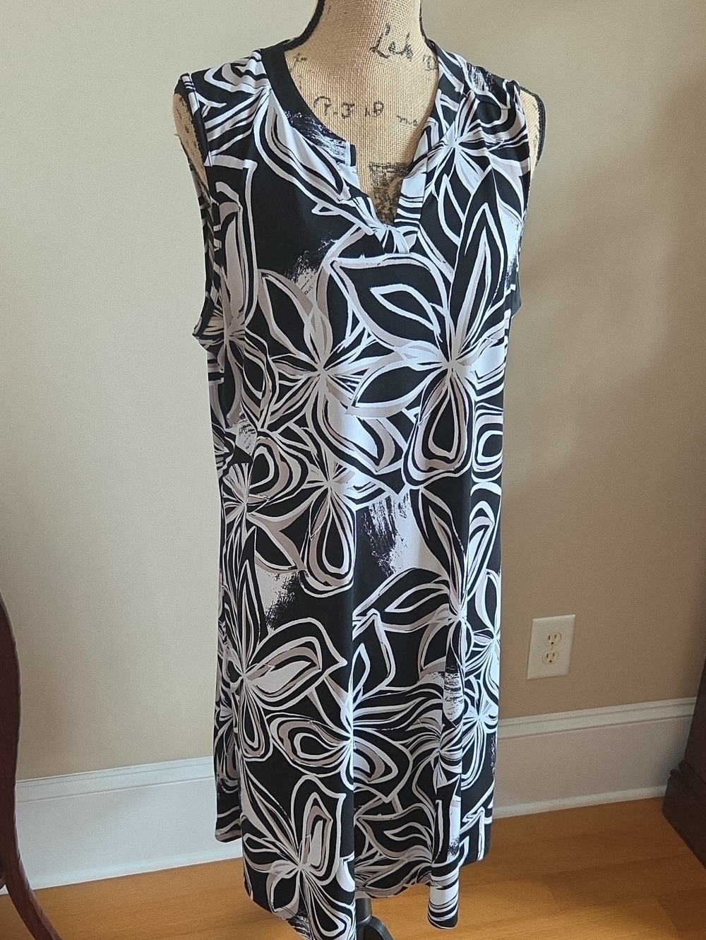 Chico's Black and White Floral Sleeveless Dress